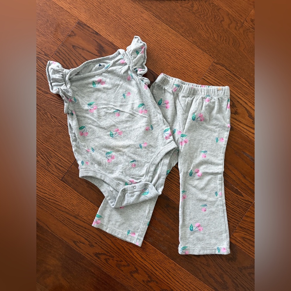 Baby Gap 2 piece matching set
